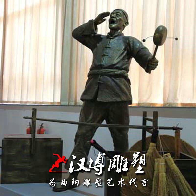 玻璃钢仿铜人物雕塑老人卖拨浪鼓民俗人物雕塑商业街步行街景观