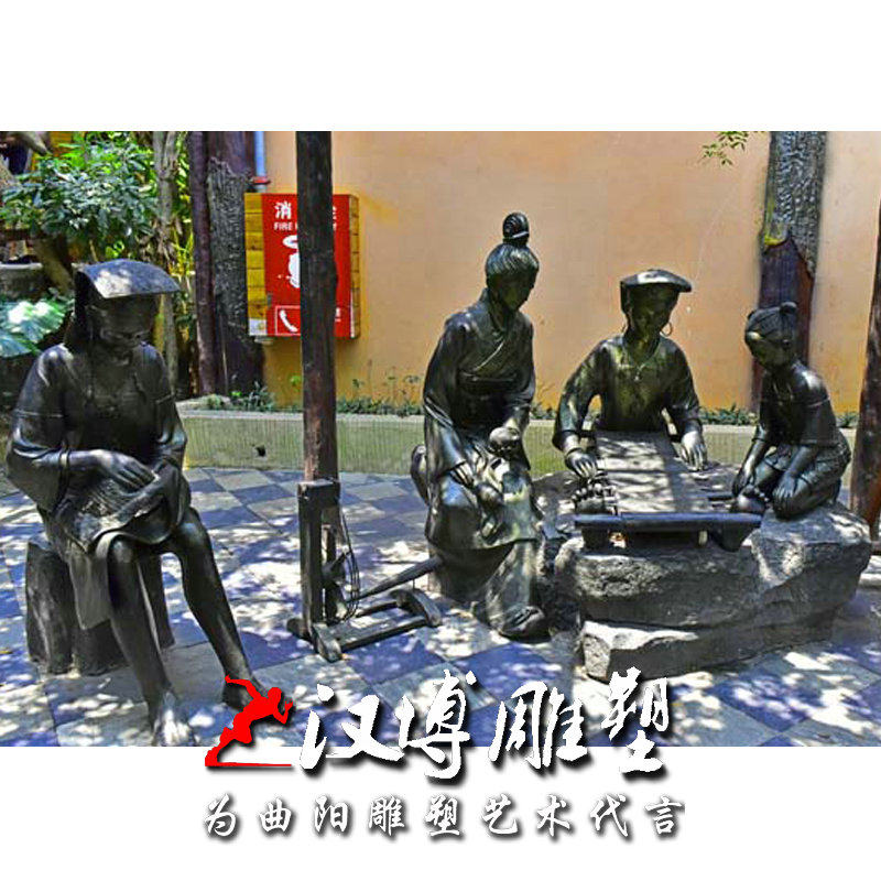 黄道婆织布雕塑古代纺织名人加工定做步行街广场玻璃钢雕塑