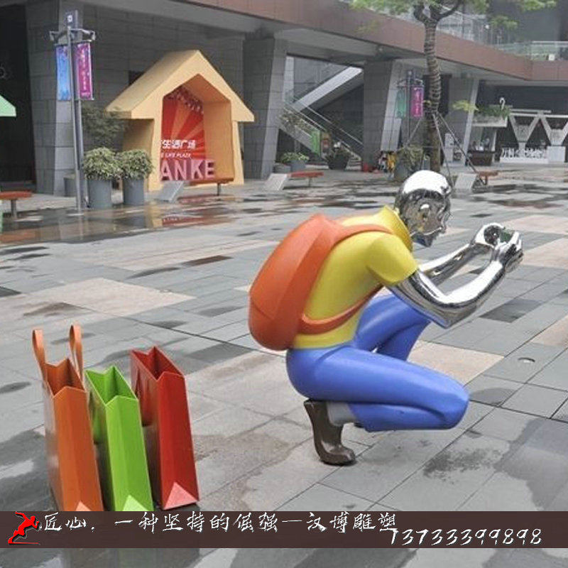 拍照人物雕塑定制户外大型商业街景观雕像玻璃钢彩绘人物主题雕塑