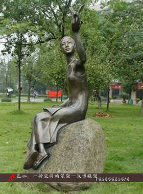 校园读书教育主题人像雕塑可定制