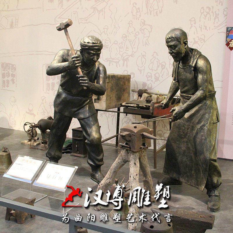 玻璃钢铁匠主题雕像人物打铁情形景观雕塑园林小品人物雕塑