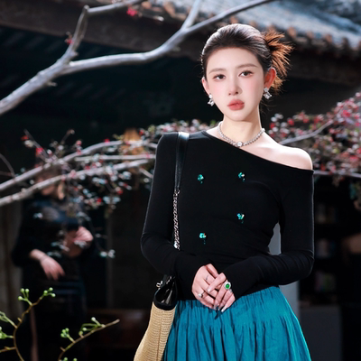 早春斜肩百搭精致显瘦钉珠上衣女