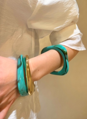 马尔斯绿 高级感夸张树脂手镯叠戴女小众复古波西米亚风手环2026