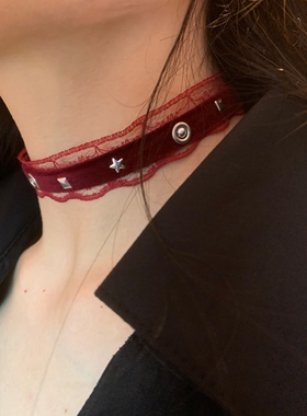 酒红蕾丝铆钉choker颈链女氛围感布艺项圈辣妹风锁骨链y2k颈带潮