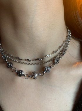 棠洛冷淡风一条三层十字架项链女短款锁骨链个性毛衣链秋冬2026潮