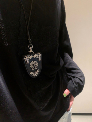 棠洛 甜酷风克罗款磁吸皮革墨镜挂绳项链女户外便携眼镜夹收纳链