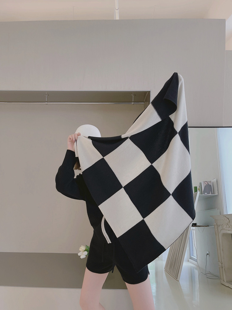 冬季棋盘格通勤羊绒围巾
