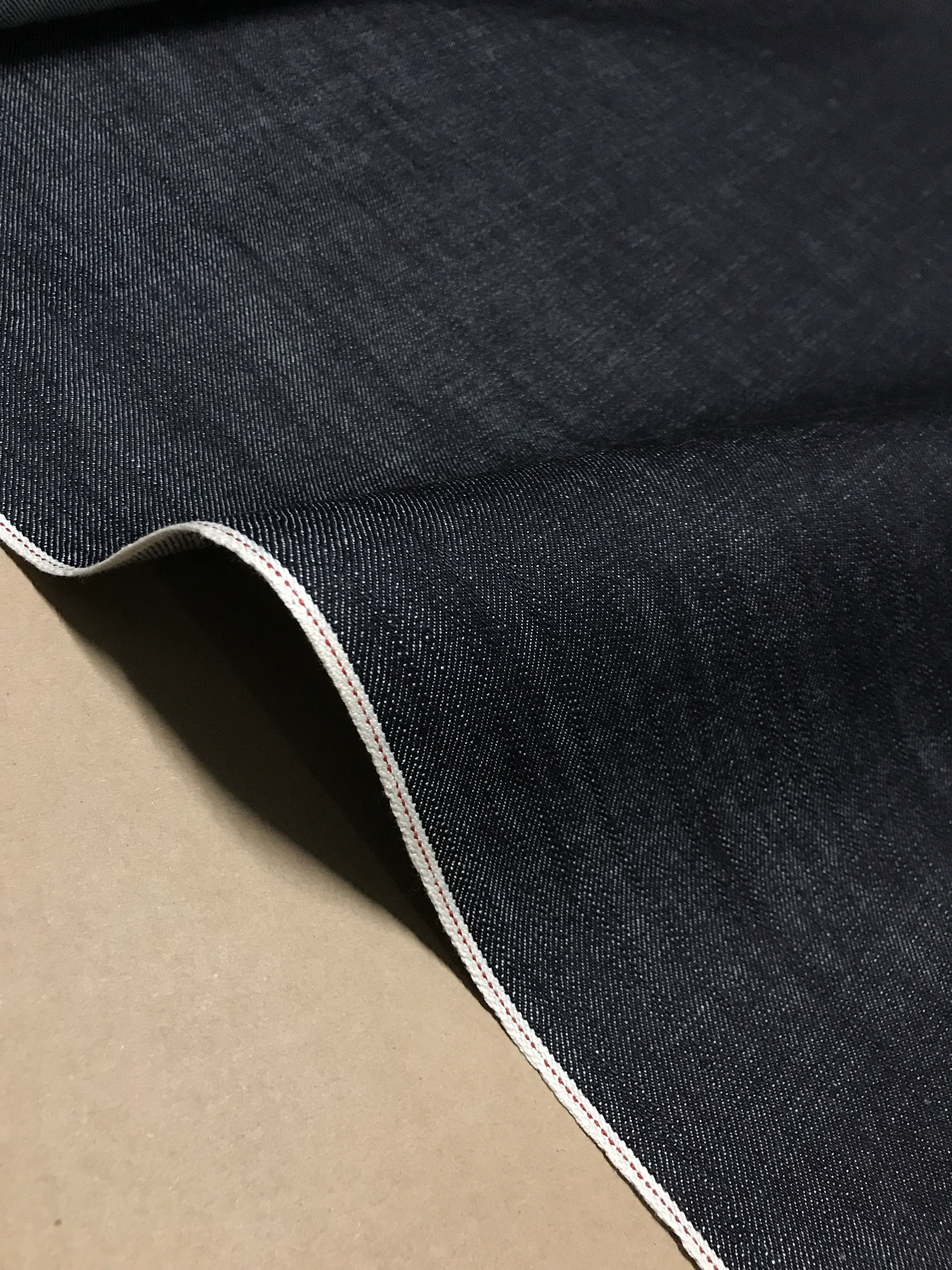 金佳微厚挺括无弹品质感足日本丹宁赤耳原浆黑色斜纹红边牛仔布料