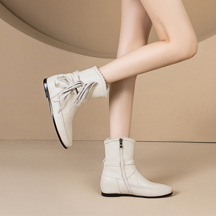 平底内增高真皮靴子2024年秋冬季新款短靴女圆头复古流苏靴子女款