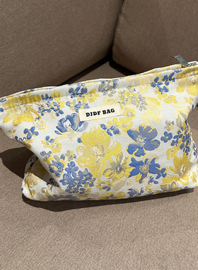 ins2023新款紫色便携大容量化妆包高级感手拿包内胆包旅行收纳包