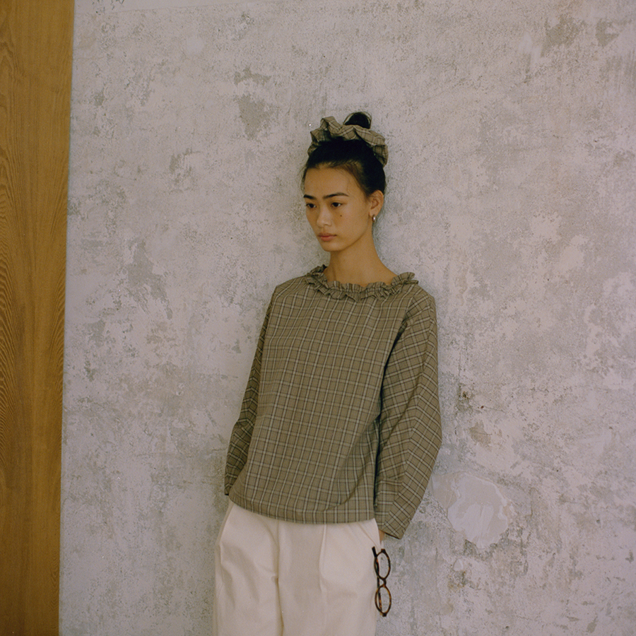 慢呢mannee 复古一体成型利落剪裁 花边领格纹 高支棉 衬衫上衣