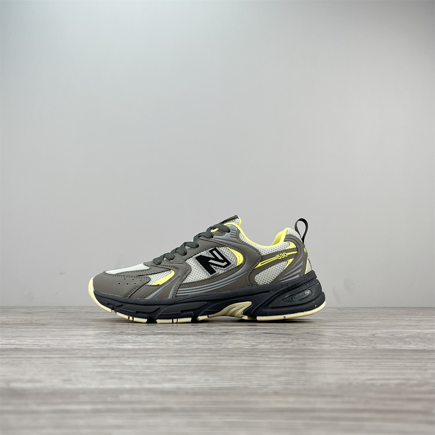 捡漏 超级好货秋季皮面拼接厚底减震舒适防滑百搭休闲鞋 赛车鞋