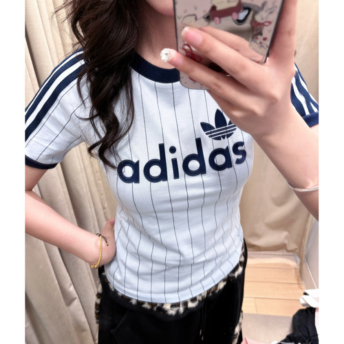 阿迪达斯三叶草女子条纹短袖
