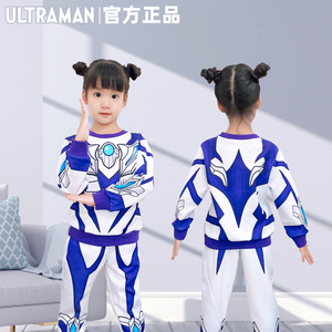 可爱的小女孩要有一套奥特曼衣服