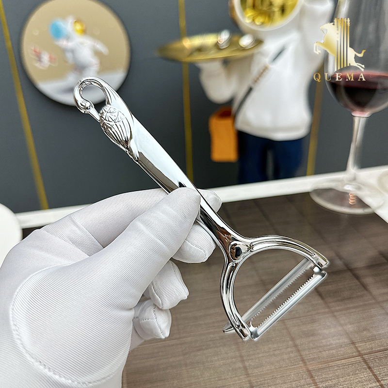 德国不锈钢削皮刀厨房专用土豆水果果皮刨刀削皮器多功能刮皮刀