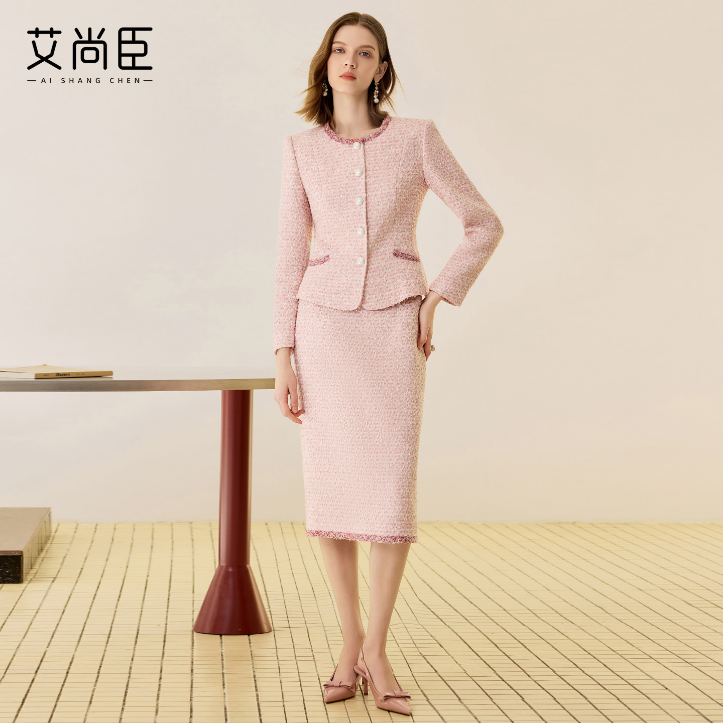 艾尚臣粉色小香风西装套装裙女秋冬高级感播音主持人正式场合正装
