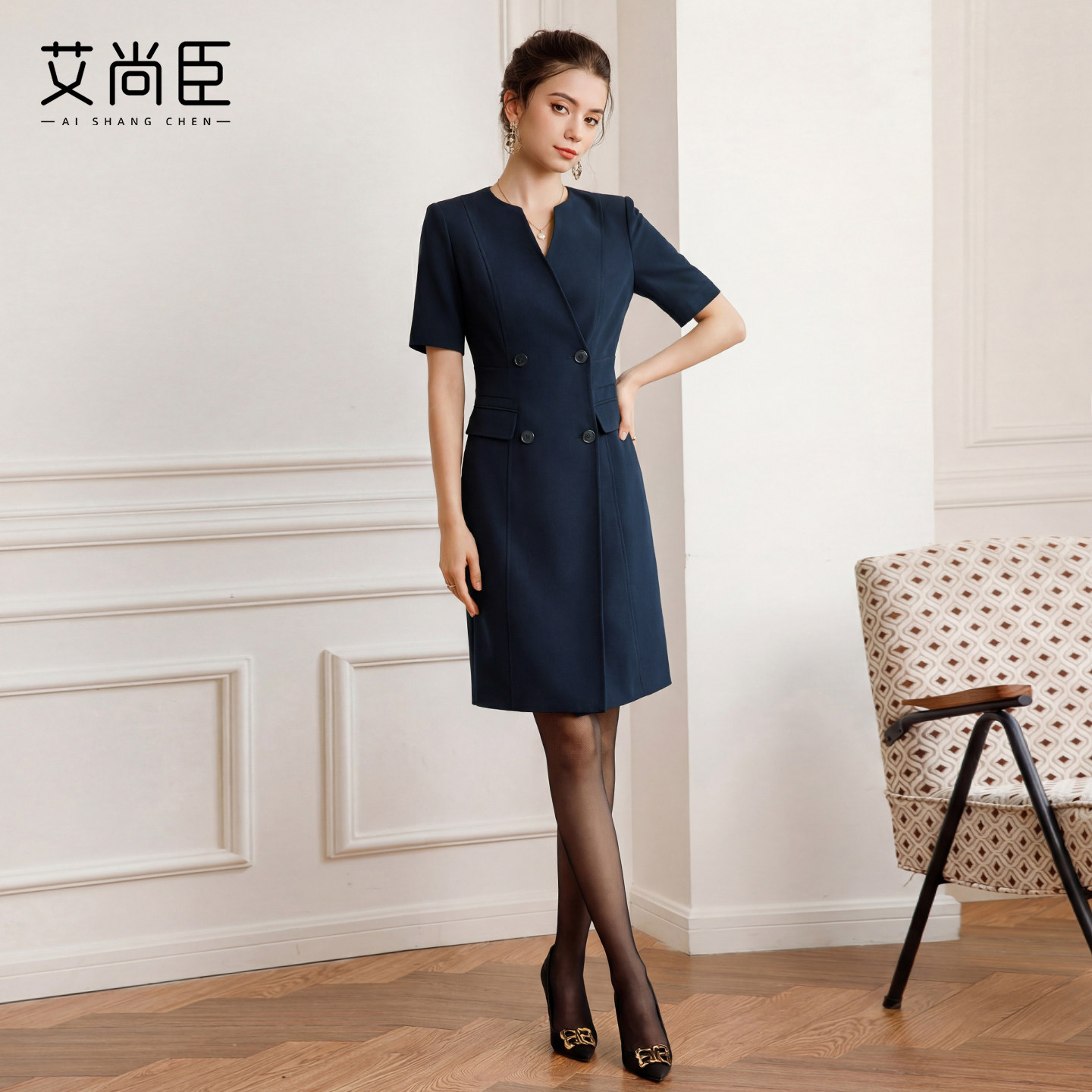 艾尚臣藏青色西装连衣裙女夏V领裙子通勤职业装高级感显瘦包臀裙