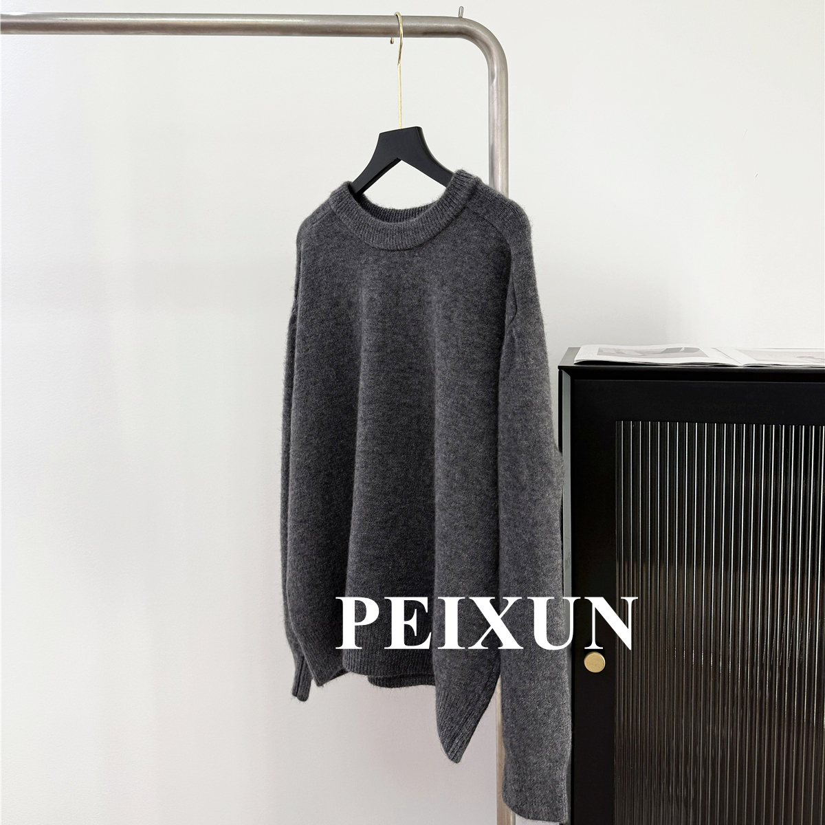 极简风圆领毛衣灰色宽松慵懒