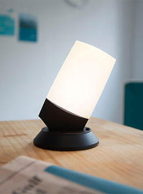 台湾XCELLENT现代简约客厅书房餐厅卧室创意个性桌灯自得