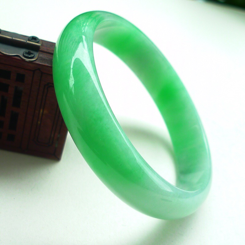 缅甸天然A货翡翠56.8圈口苹果绿玉手镯水头好莹润靓丽精美无纹裂|msdalam kategori barang kemas/berlian/Emerald/emas, Jade (baru), barang kemas - dari Buy2taobao.com untuk memberikan perkhidmatan ejen Taobao profesional membeli