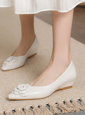 春秋小皮鞋内增高浅口单鞋女低跟花朵杏色米白色全皮真皮女鞋RJBM