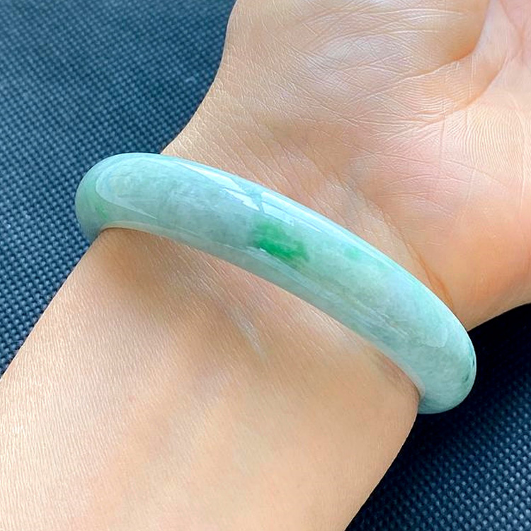 手镯天然翡翠A货52.5特价