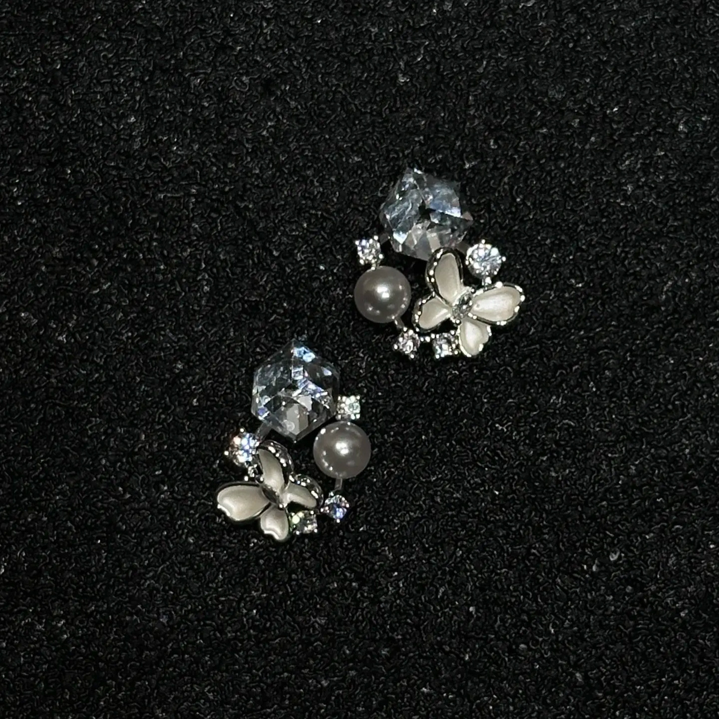 冷色系花卉珍珠耳饰灰水晶立体花瓣镶嵌碎钻低调高级氛围感耳钉女