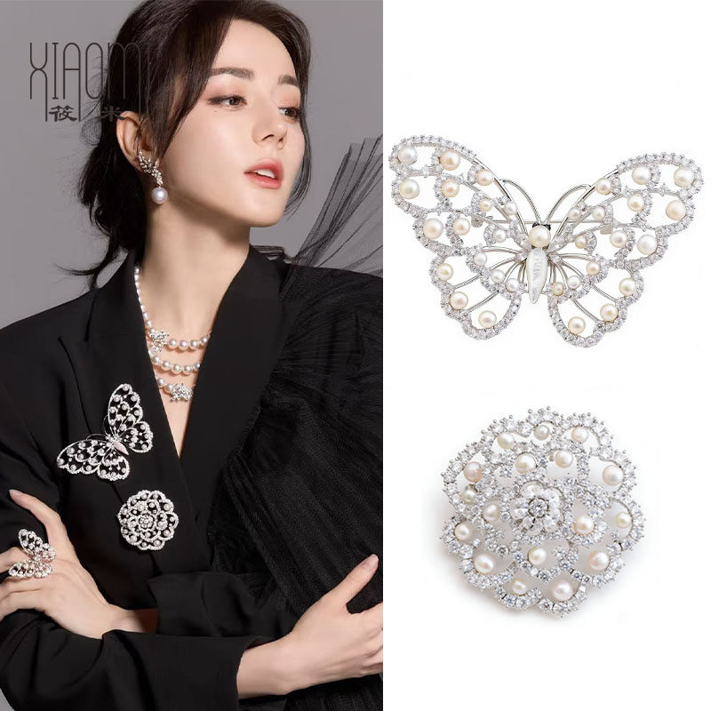 自我宣言高级感别针小香风山茶花胸针天然珍珠气质蝴蝶胸花衣配饰