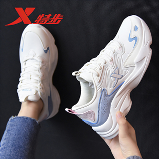 特步女鞋皮面运动鞋春秋季跑步鞋学生防滑老爹鞋轻便休闲鞋子女