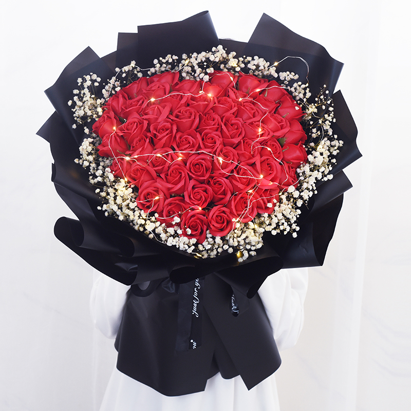 红玫瑰女朋友满天星干花生日礼物