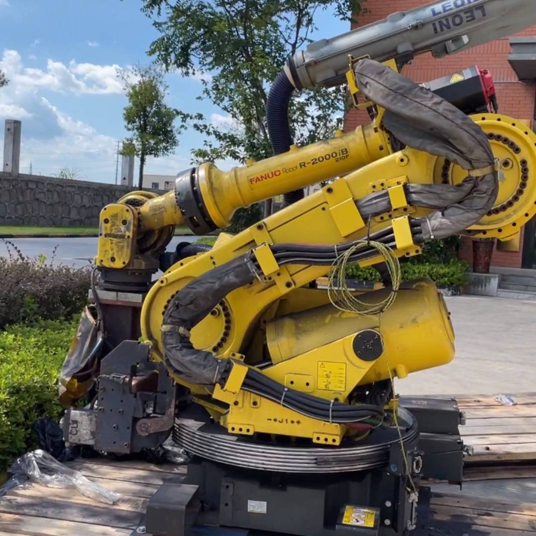 发那科机器人R-2000iB/210F 议价 也可为维修！！
