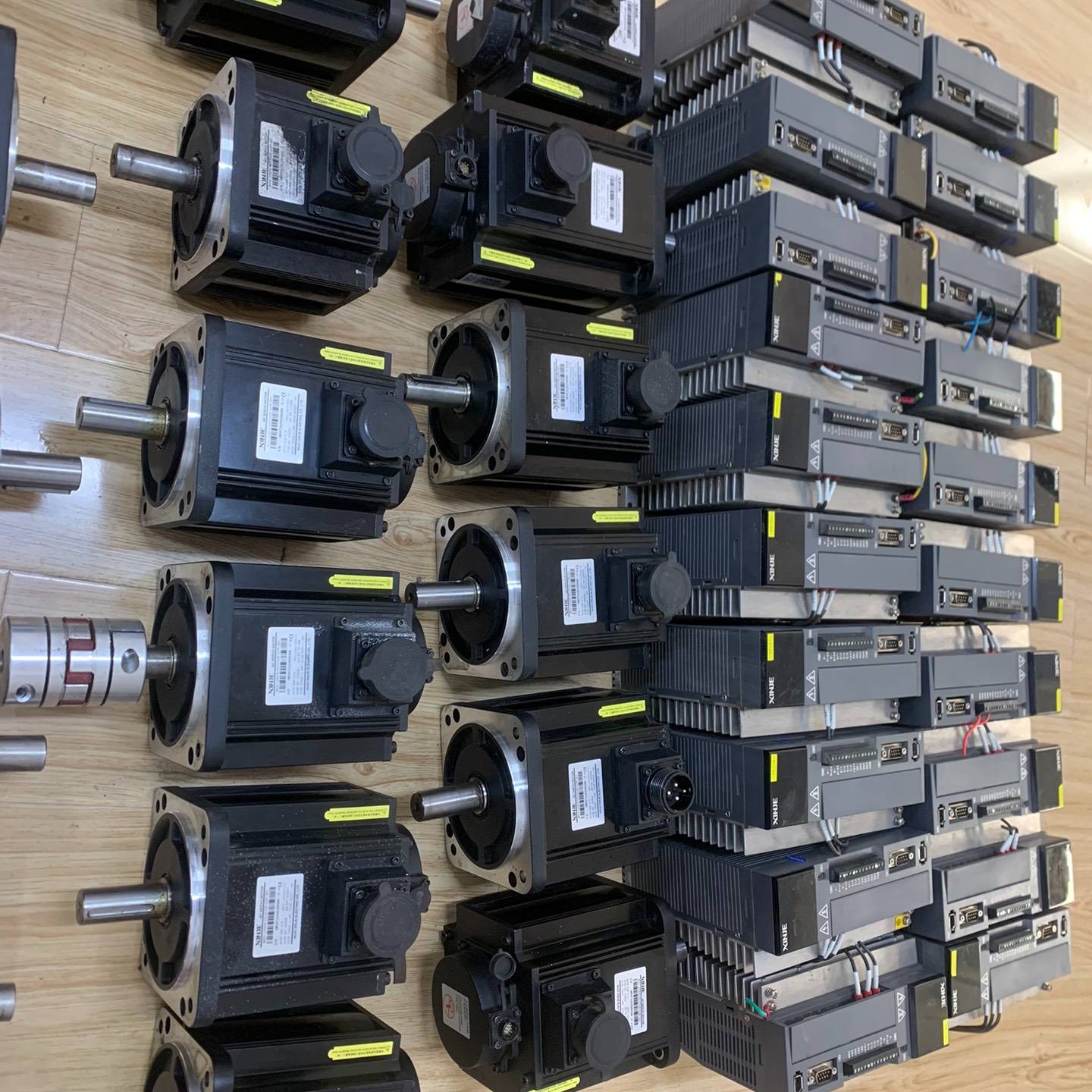 信捷DS5E伺服电机套装1.5K议价 也可为维修！！