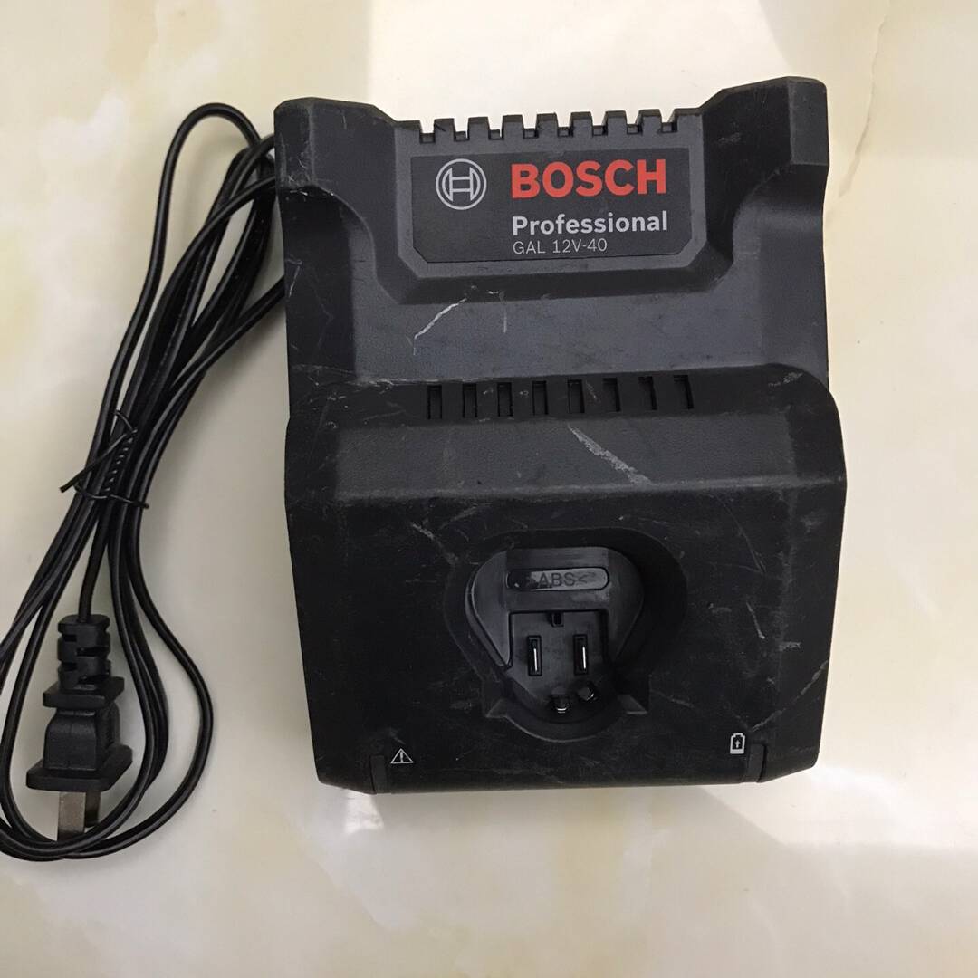 BOSCH GAL 12V-40 12V充电器。议价 也可为维修！！