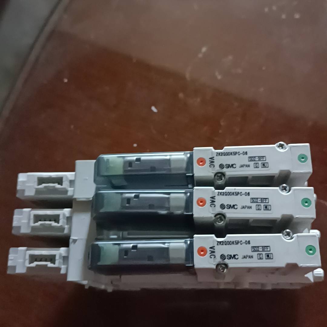 SMC ZX2Q00K5PC-06  5 D2-9FF ZK议价 也可为维修！！