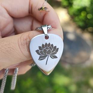 许巍蓝莲花吉他拨片项链音乐节演唱会物料周边摇滚自制签名应援