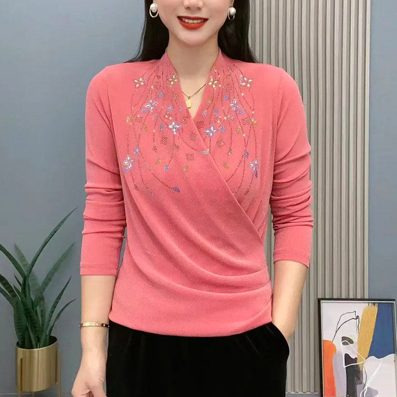 春装交叉领烫钻显瘦妈妈T恤