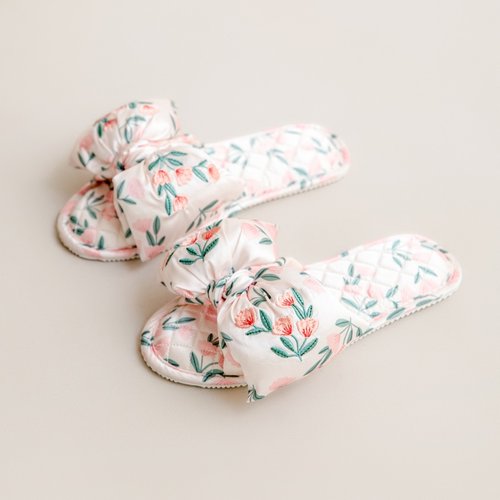 轻奢刺绣郁金香樱桃绸缎一字拖鞋