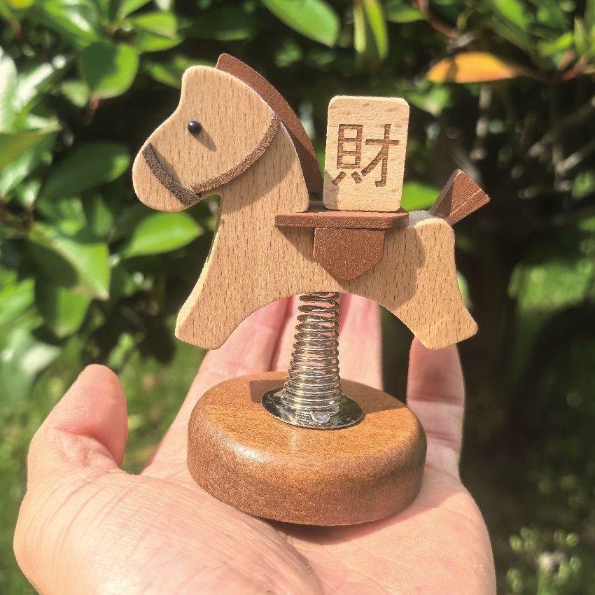 马上發财会动的小马车载桌面创意摆件伴手礼小马生日送朋友礼物