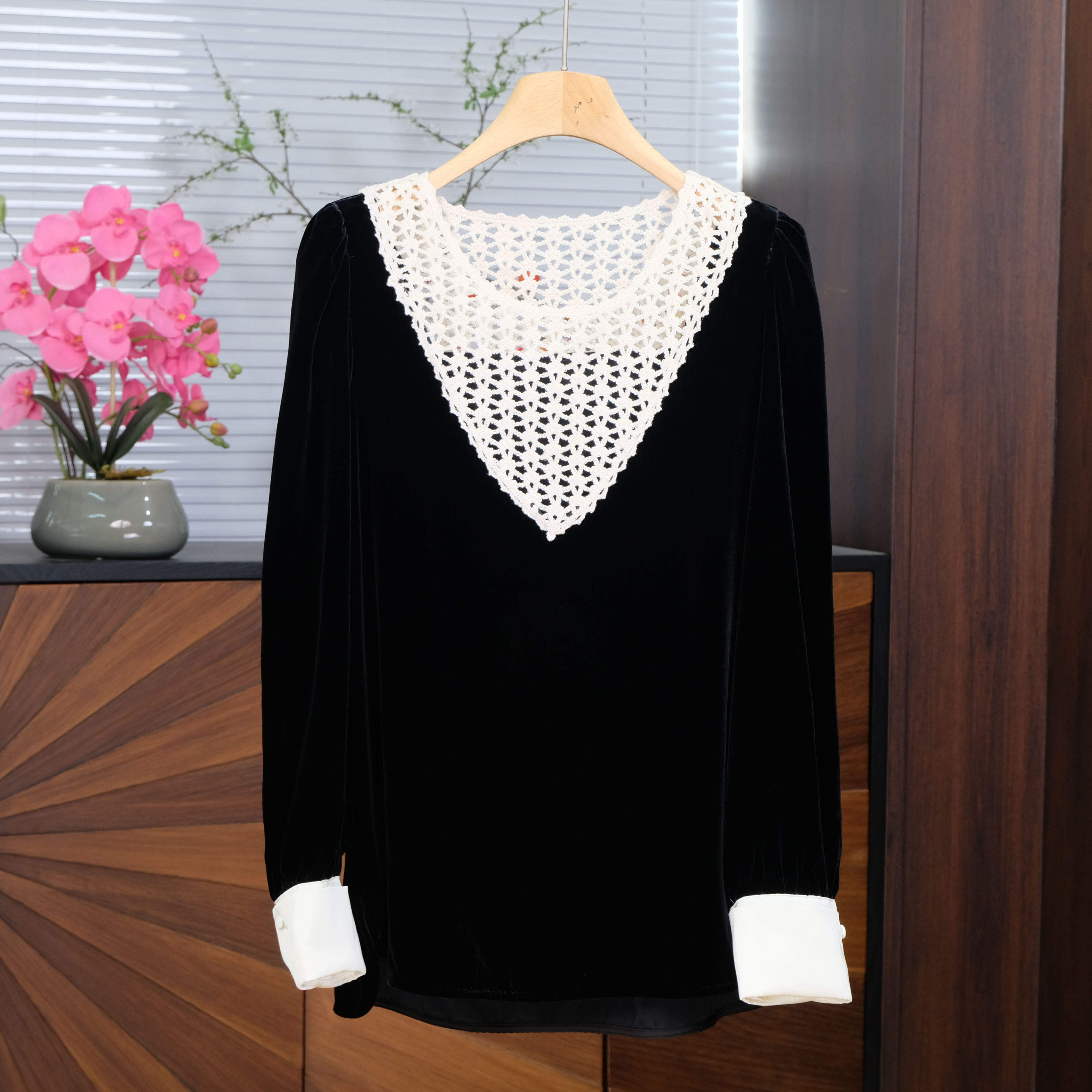 真丝丝绒镂空拼接时间减龄春秋新款上衣