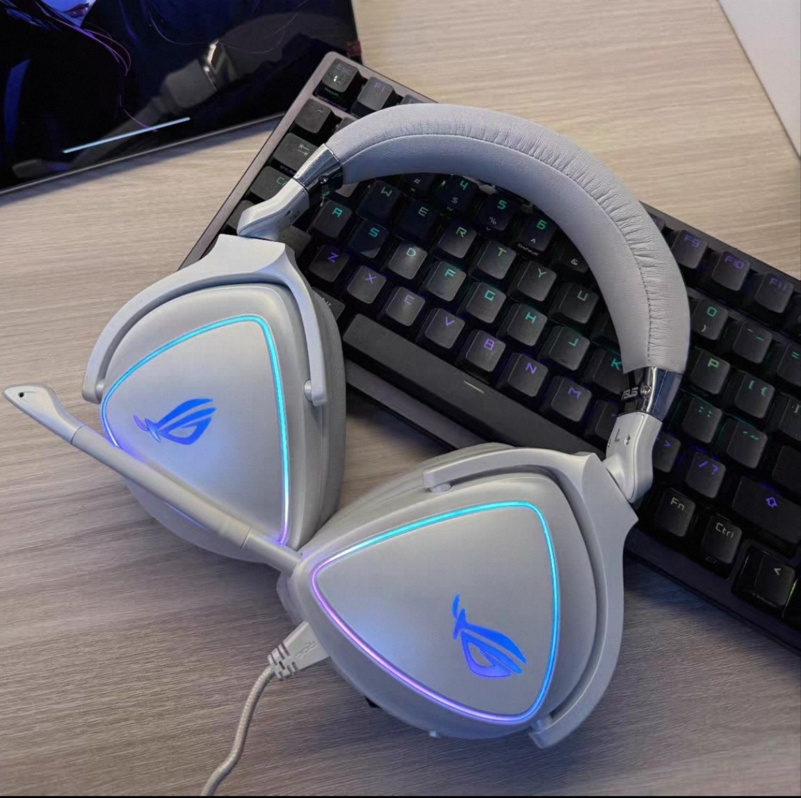 ROG玩家国度棱镜白色限定版有线TYPE-C游戏AI降噪7.1环绕音效耳机
