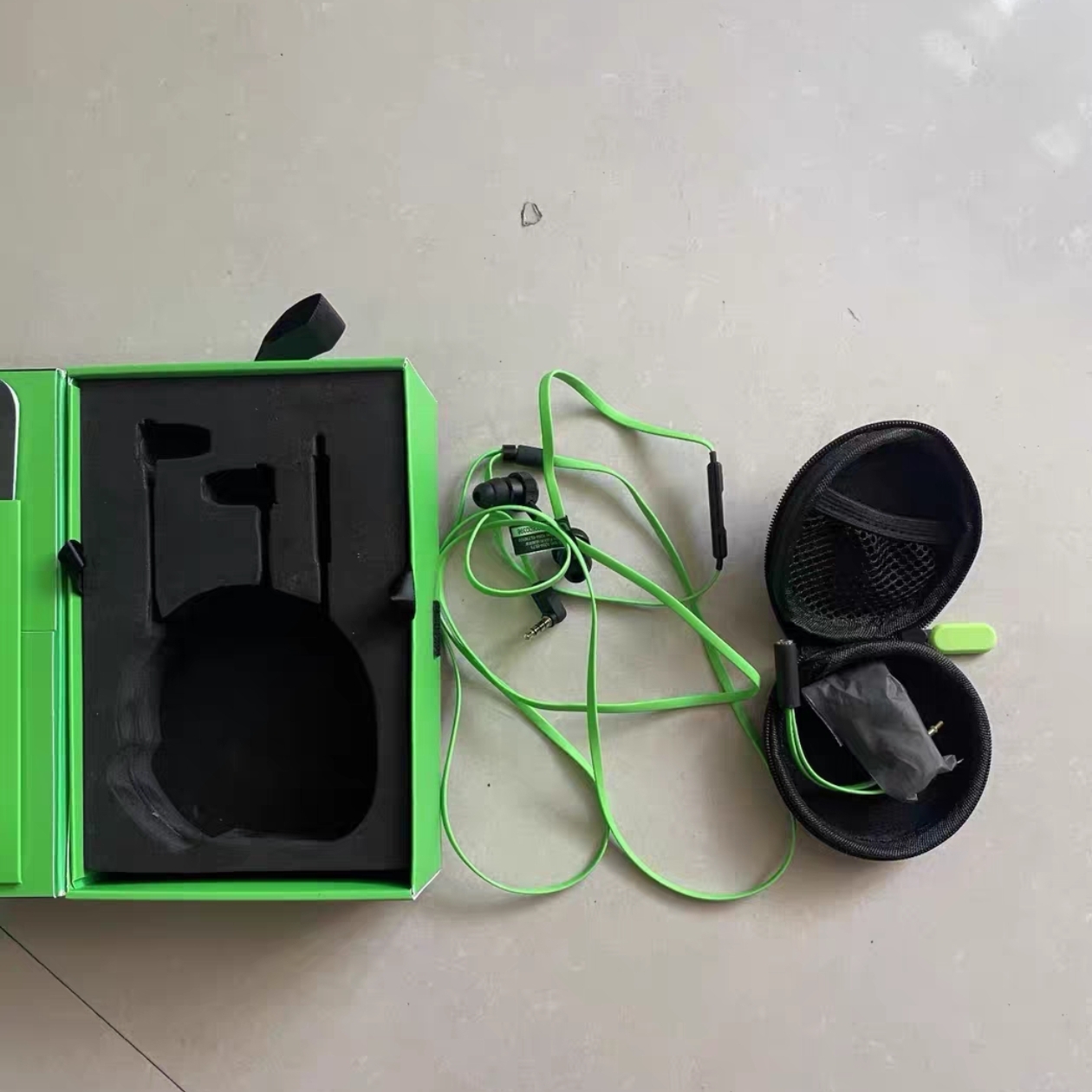 Razer雷蛇战锤狂鲨V2专业版入耳耳塞式有线游戏电竞电脑耳机麦