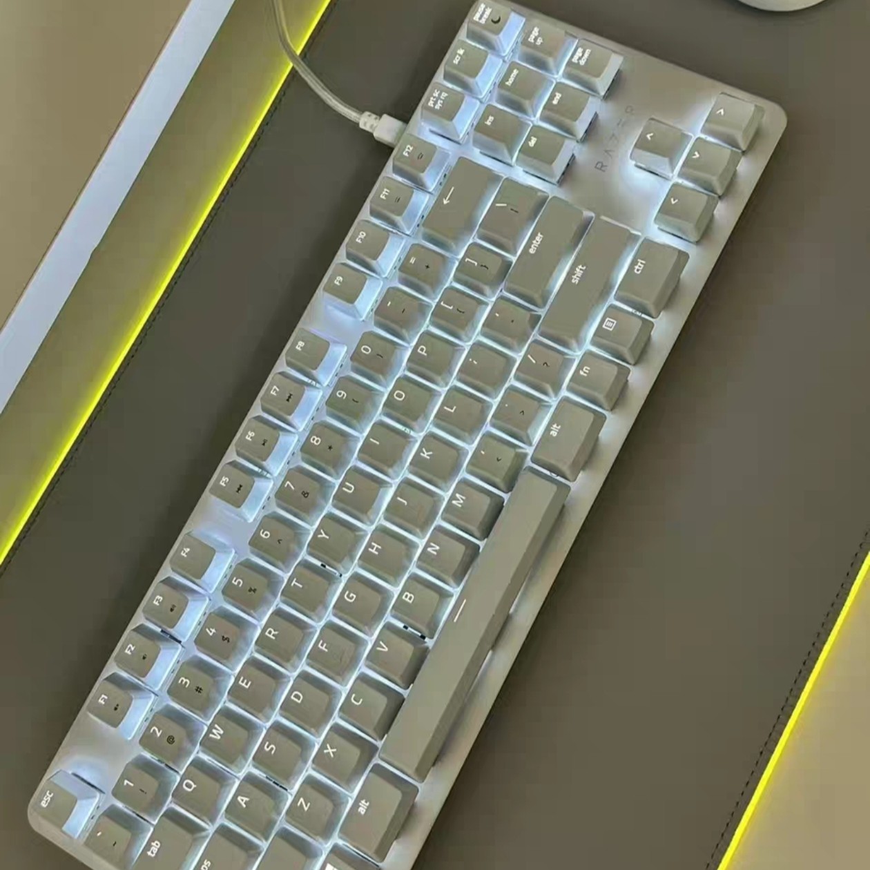 Razer雷蛇黑寡妇蜘蛛水银轻装版有线游戏87配列RGB幻彩机械键盘