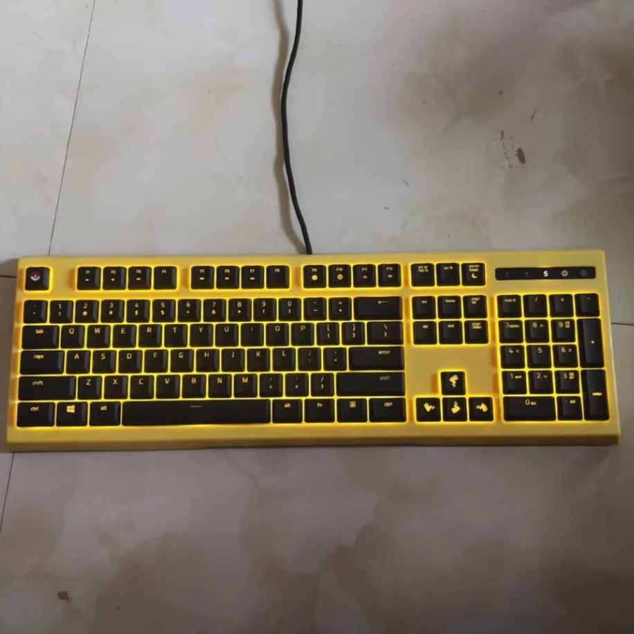Razer雷蛇萨诺狼蛛皮卡丘联名款有线游戏电竞RGB幻彩薄膜键盘