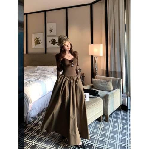 宅女家纯欲风性感气质纯色正肩长袖连衣裙女秋季收腰显瘦大摆裙