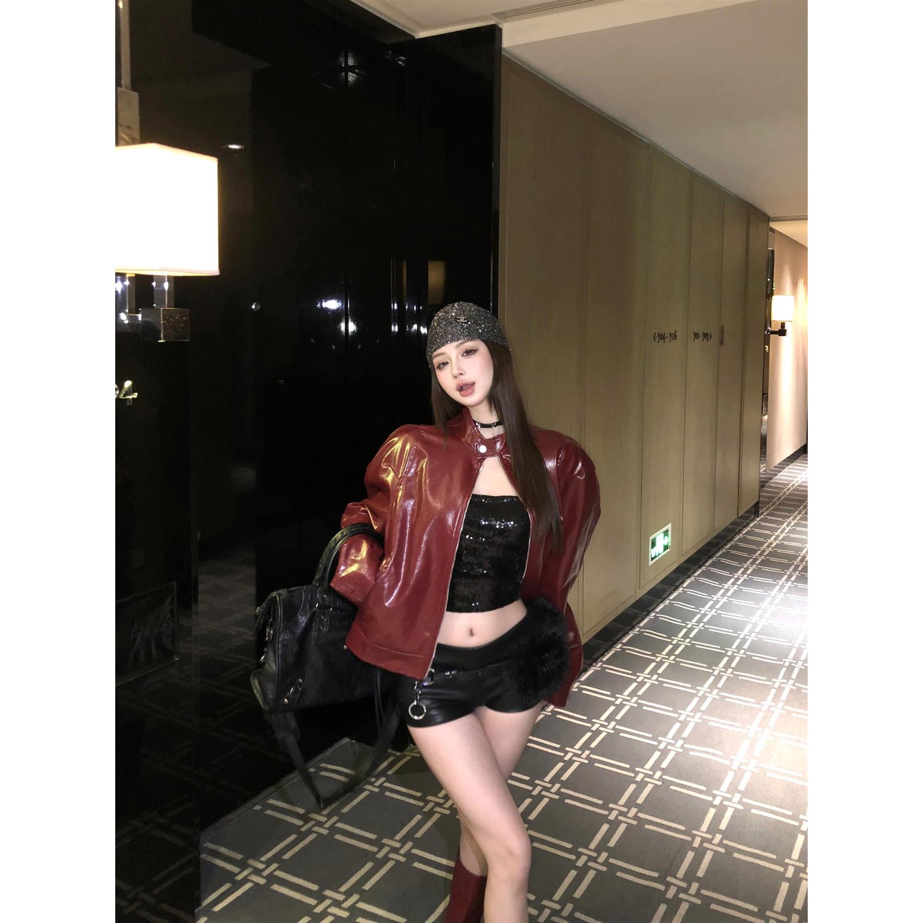 宅女家新款气质皮衣外套内搭挂脖背心女秋季显瘦休闲裤三件套