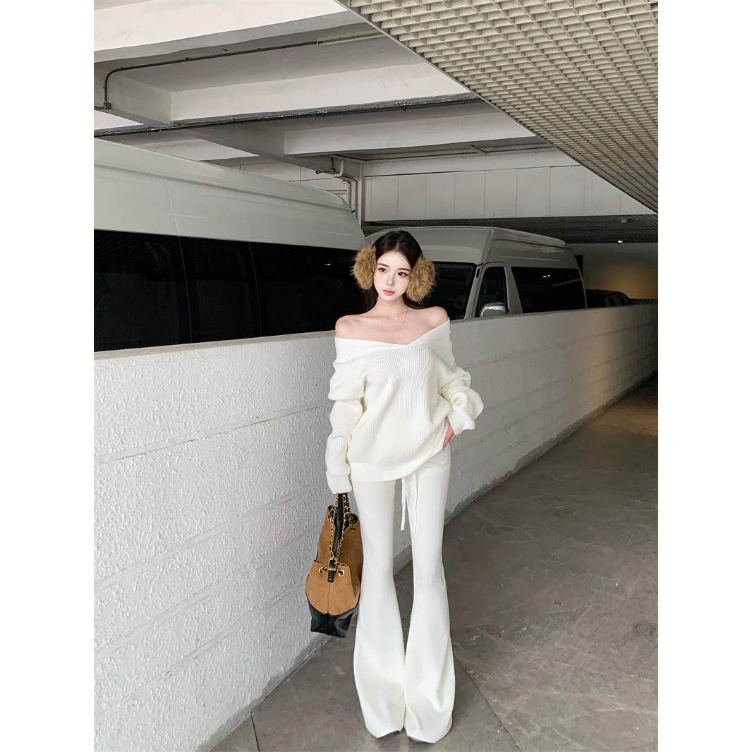 白色v领长袖软糯针织衫毛衣女秋季时尚套装休闲微喇叭长裤两件套