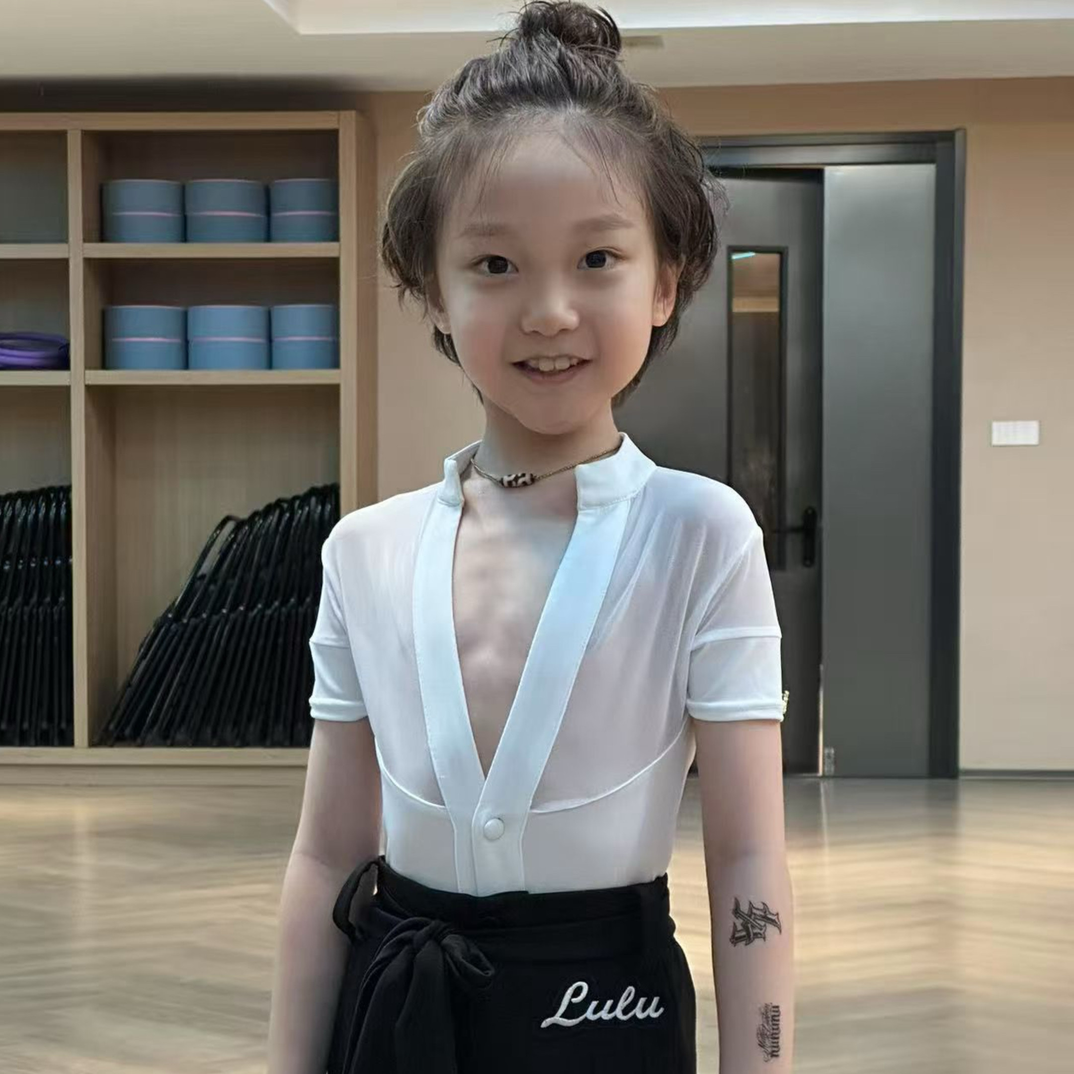 Lulu舞服少儿拉丁舞小王子同款白色v领网纱男童男孩帅气练习服