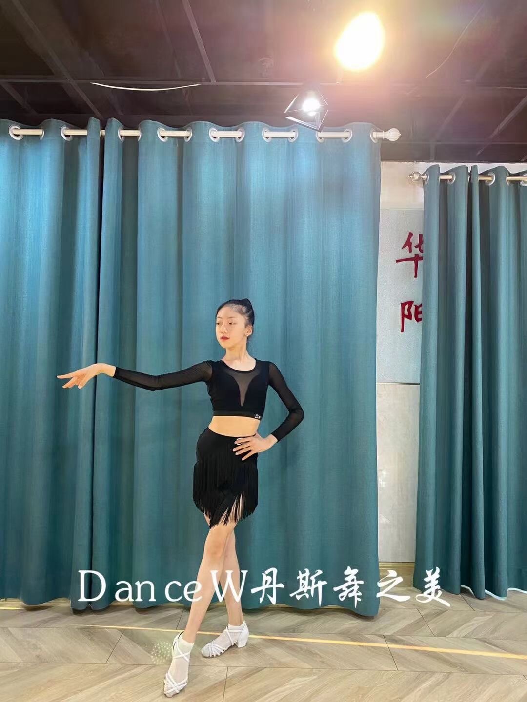 丹斯舞之美少儿拉丁舞网红精英女童同款露背流苏长袖练习服套装