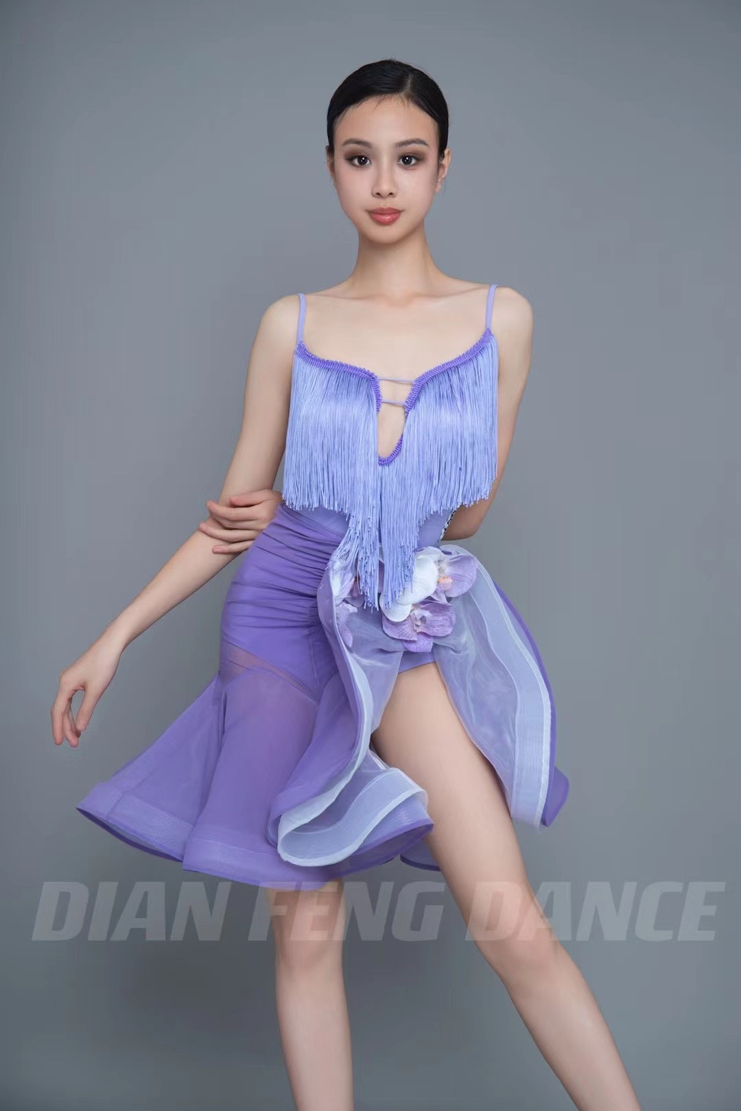 Dianfeng舞服少儿拉丁舞新款流苏吊带花朵鱼骨大裙摆演出服练习服