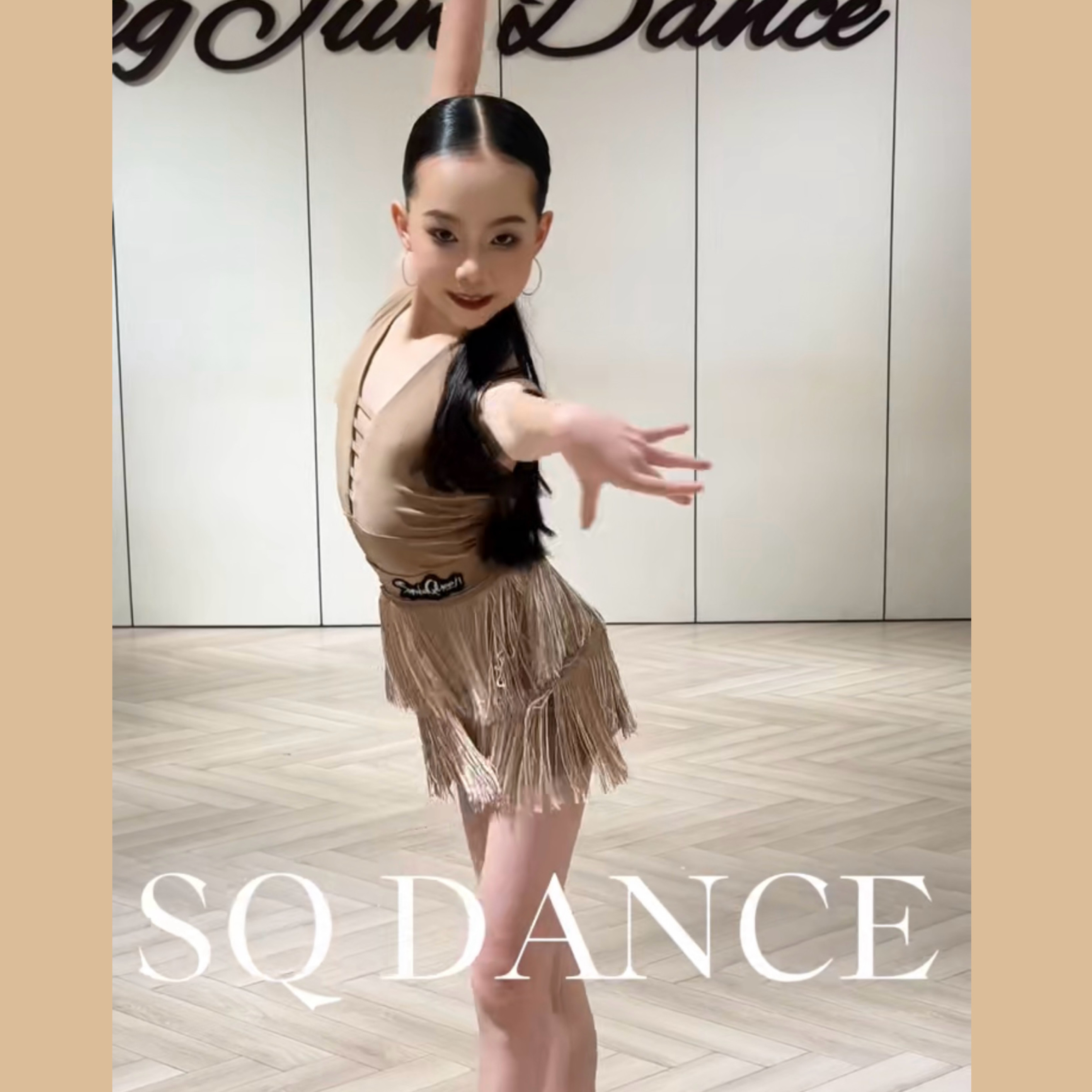 SQ舞服少儿拉丁舞2026春夏挂脖流苏裸色训练服跳舞女童露背班服